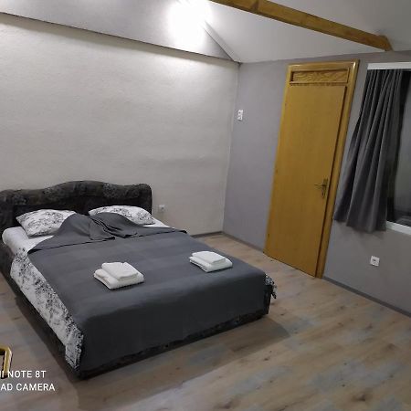 Lenilenii Bungalows Jajce Bagian luar foto