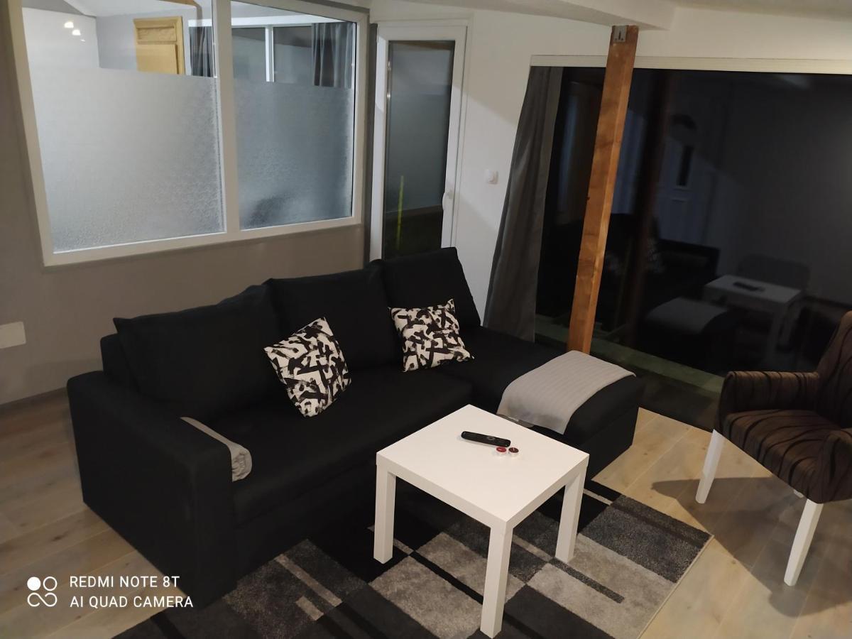 Lenilenii Bungalows Jajce Bagian luar foto
