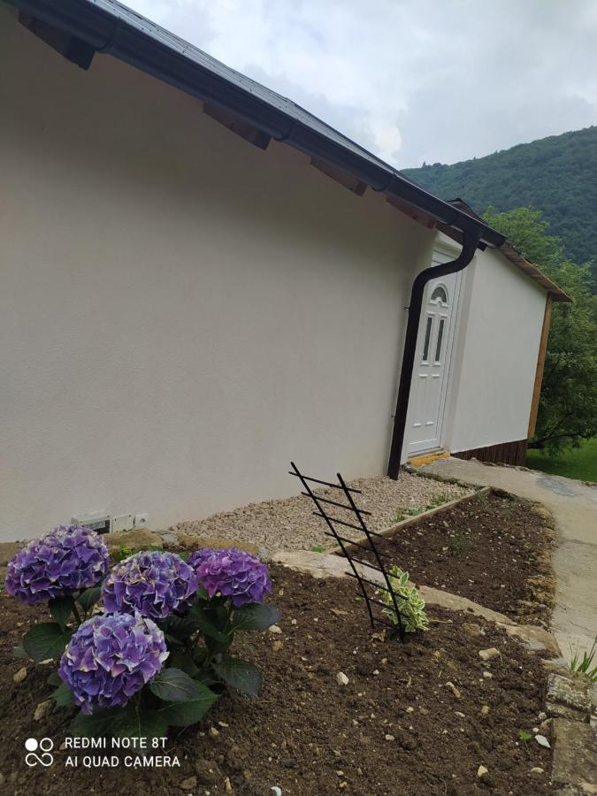 Lenilenii Bungalows Jajce Bagian luar foto
